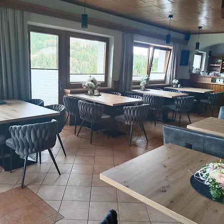 Haus Berghof Bed & Breakfast 3*